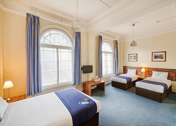 Отель Discovery - 2*