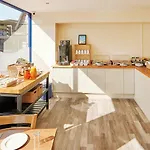 Otel Discovery -