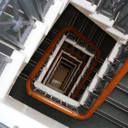 ديسكفري - 2* ليدز