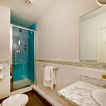 Discovery - 2* Leeds (West Yorkshire)