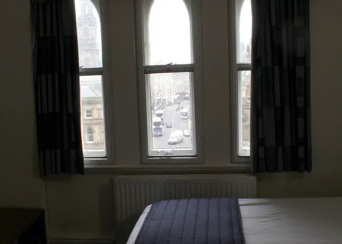 Discovery - 2* Leeds