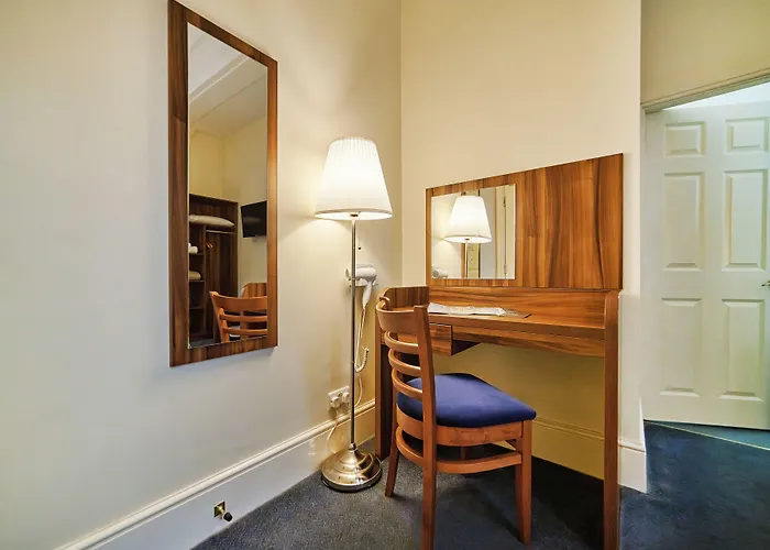 Discovery - 2* Leeds